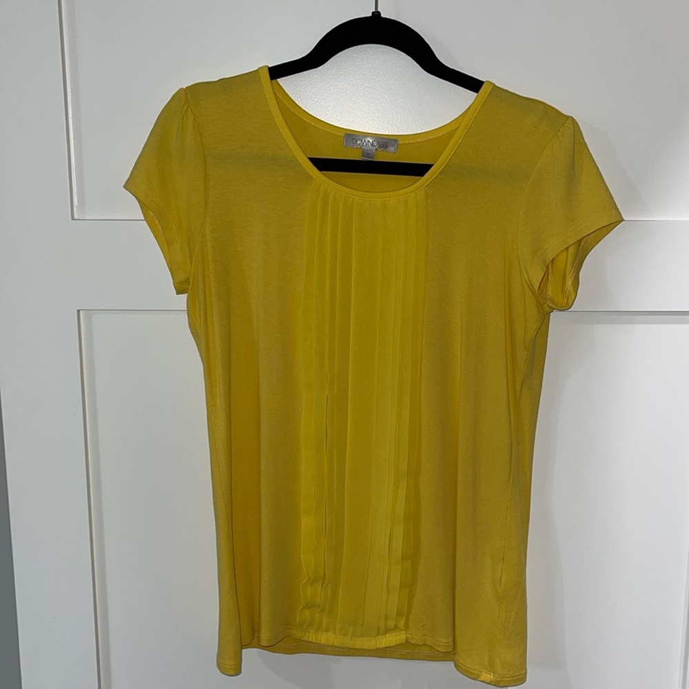 Downeast yellow short sleeved top, ruffle front.